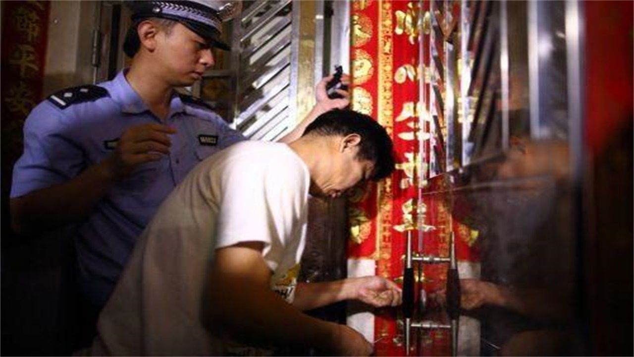 新乡请开锁师傅开了锁后，师傅